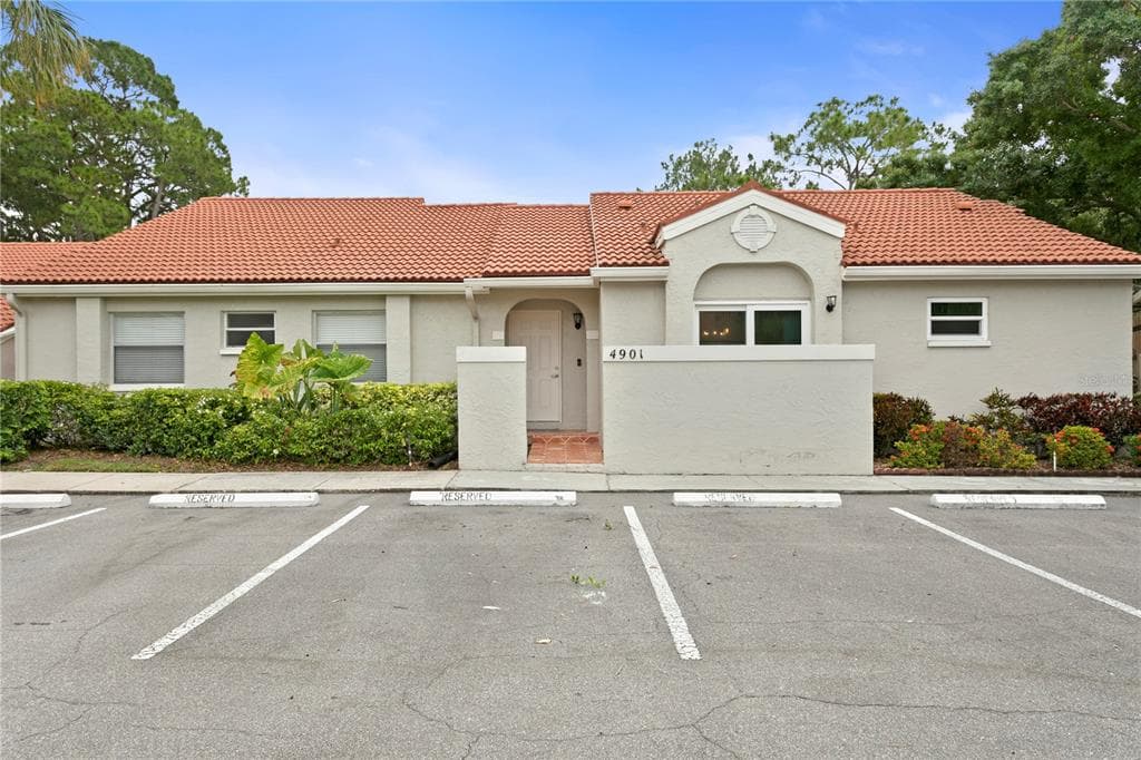4901 MILANO COURT NE ST PETERSBURG, FL 33703