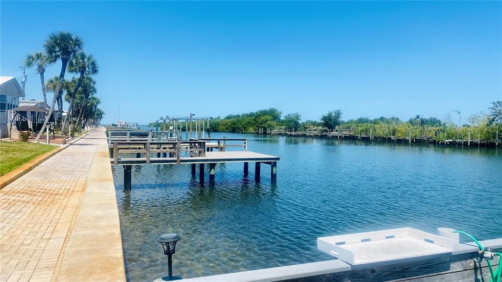 4851 W GANDY BOULEVARD UNIT B1L28 TAMPA, FL 33611
