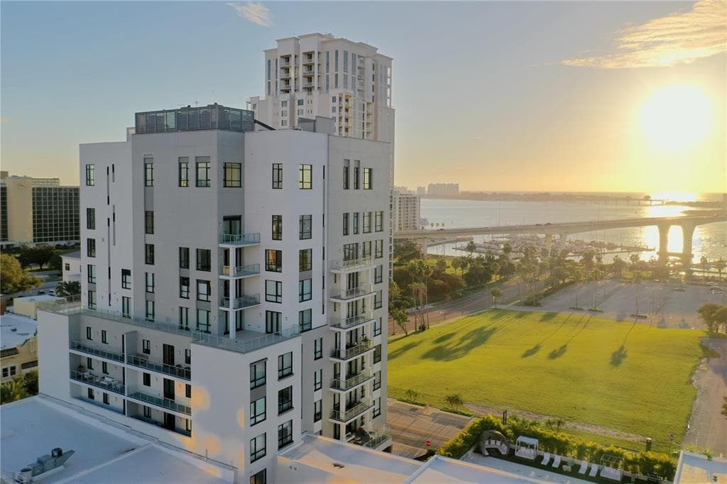 5 N OSCEOLA AVENUE UNIT 402 CLEARWATER, FL 33755