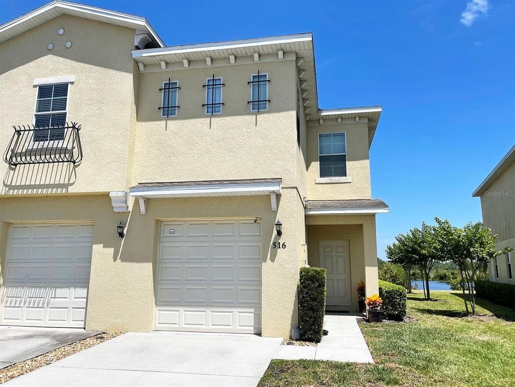 516 LAKE SHORE PARKWAY