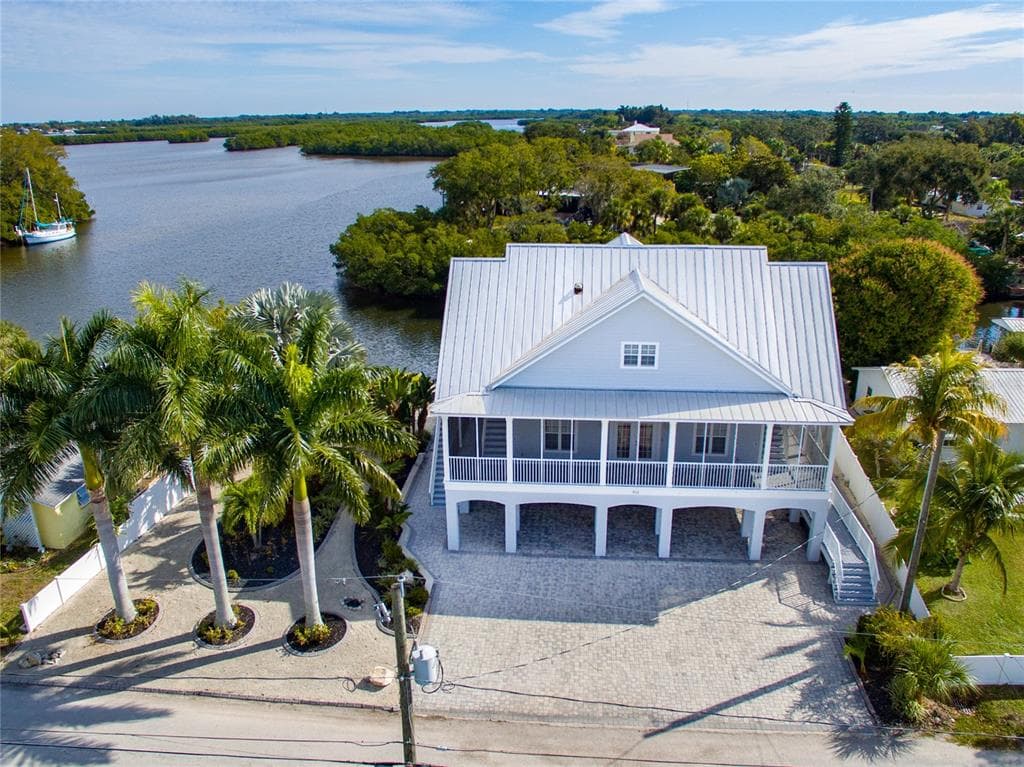814 BAYVIEW DRIVE RUSKIN, FL 33570