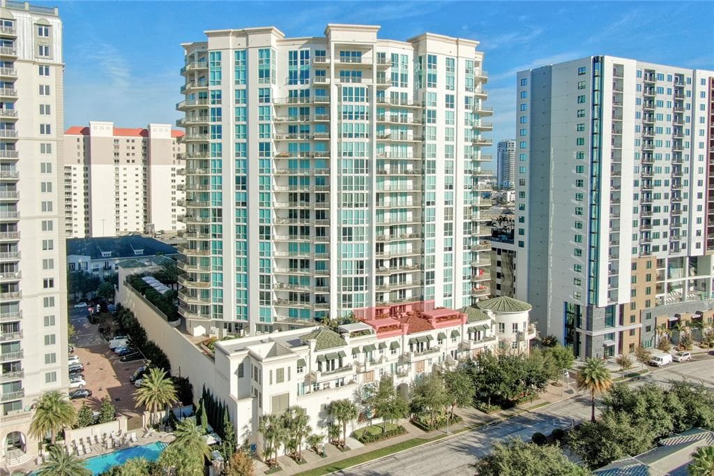 450 KNIGHTS RUN AVENUE UNIT 504 TAMPA, FL 33602