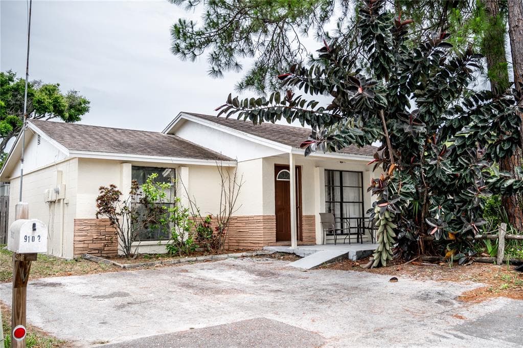 9102 BAYMEADOW COURT TAMPA, FL 33615