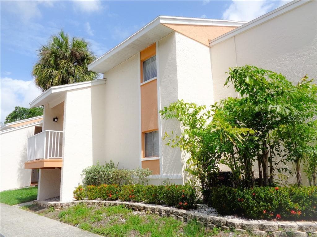 511 99TH AVENUE N UNIT 204 ST PETERSBURG, FL 33702