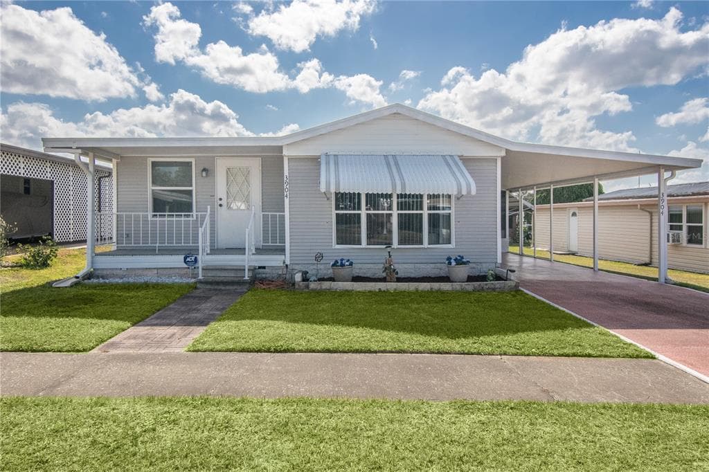 3904 KIM DRIVE WESLEY CHAPEL, FL 33543