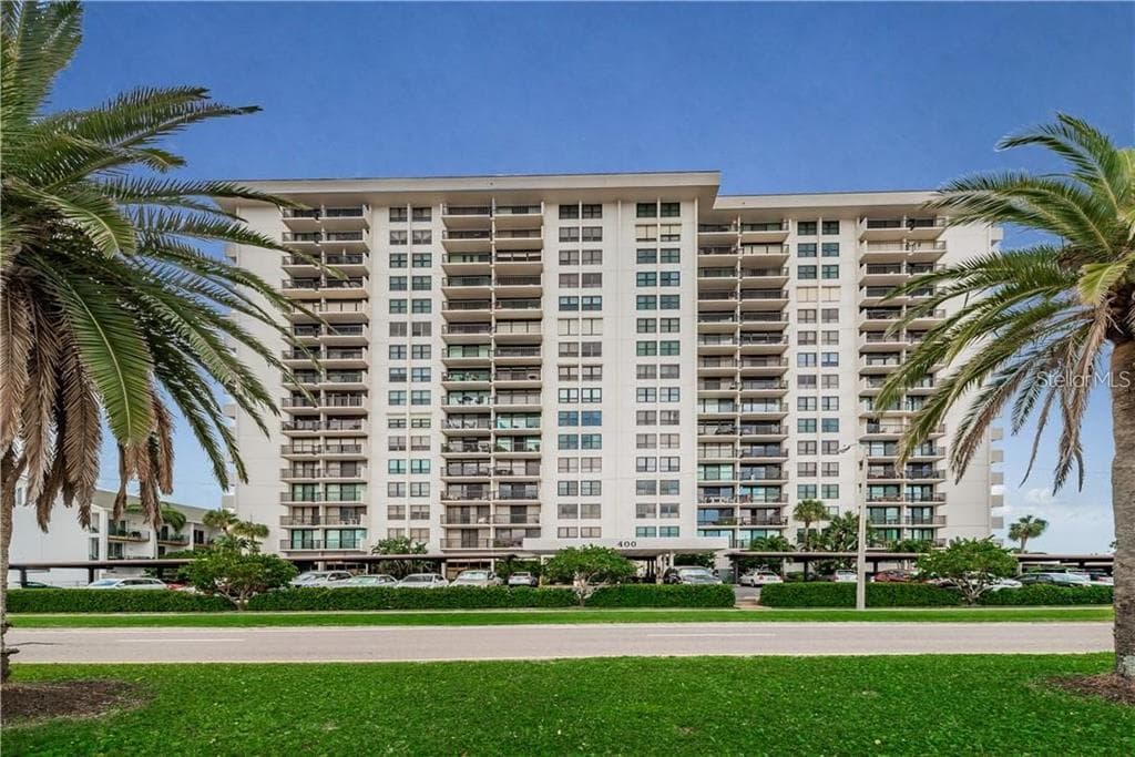 400 ISLAND WAY UNIT 310 CLEARWATER, FL 33767