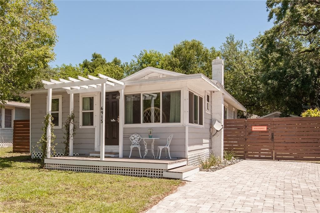 6915 N LYNN AVENUE TAMPA, FL 33604