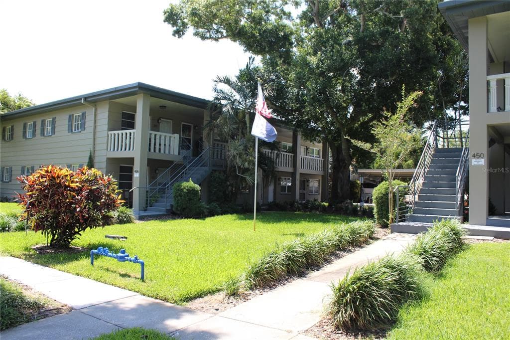 426 32ND AVENUE N UNIT 205E ST PETERSBURG, FL 33704