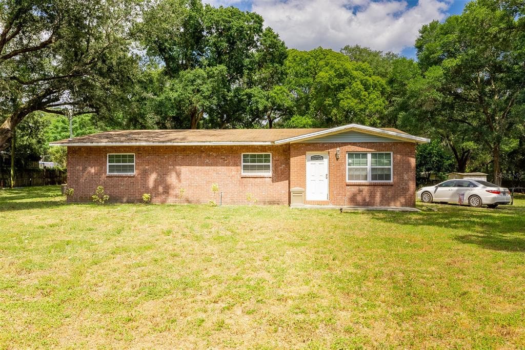 11174 GALAXY LANE THONOTOSASSA, FL 33592