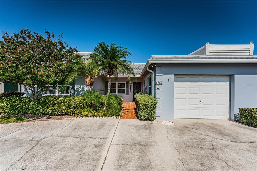6560 GOLDEN HORSESHOE DRIVE SEMINOLE, FL 33777