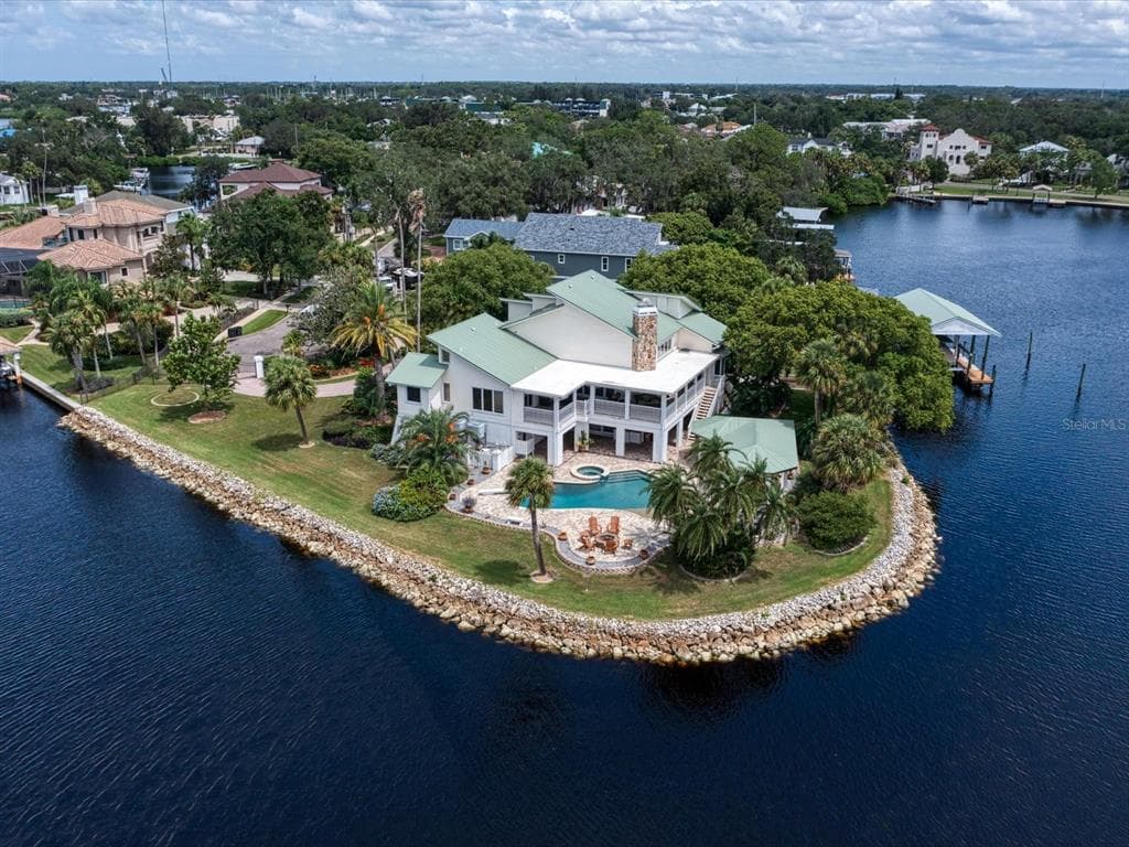 57 CENTRAL COURT TARPON SPRINGS, FL 34689