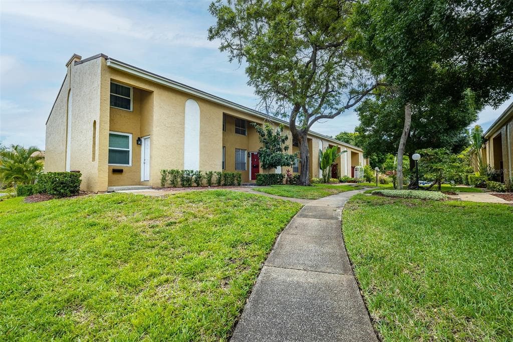 4315 LA RIVIERA COURT TAMPA, FL 33611