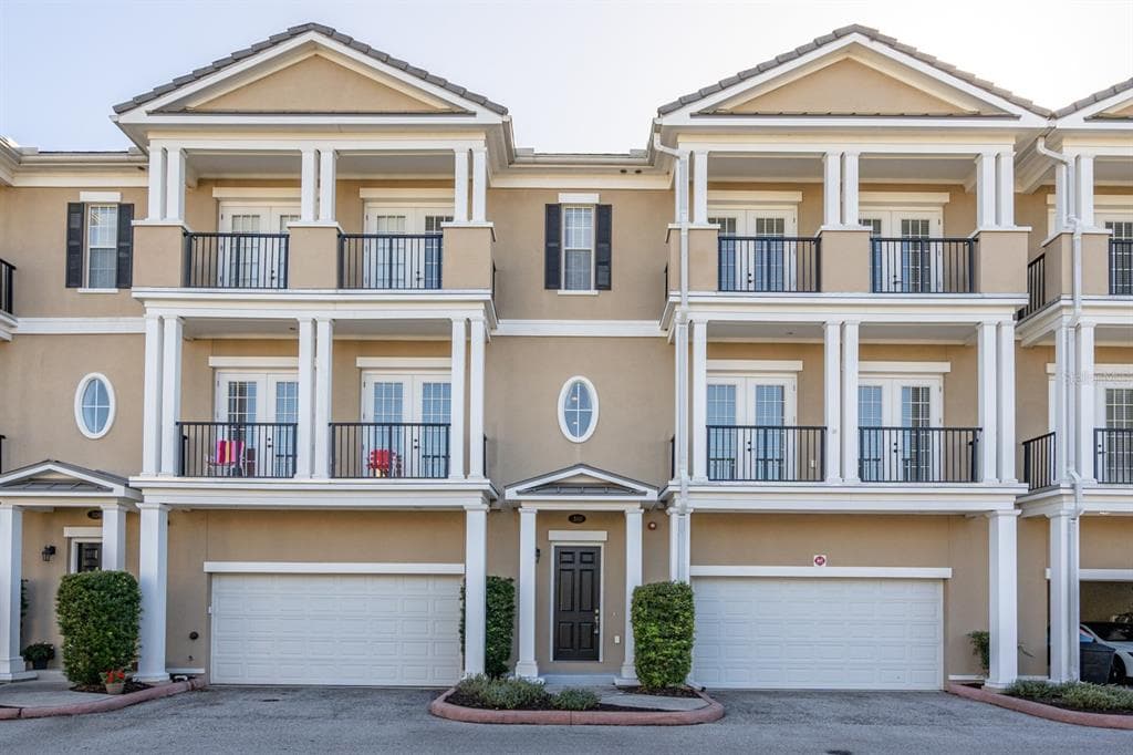 280 NEWBURY PLACE N ST PETERSBURG, FL 33716
