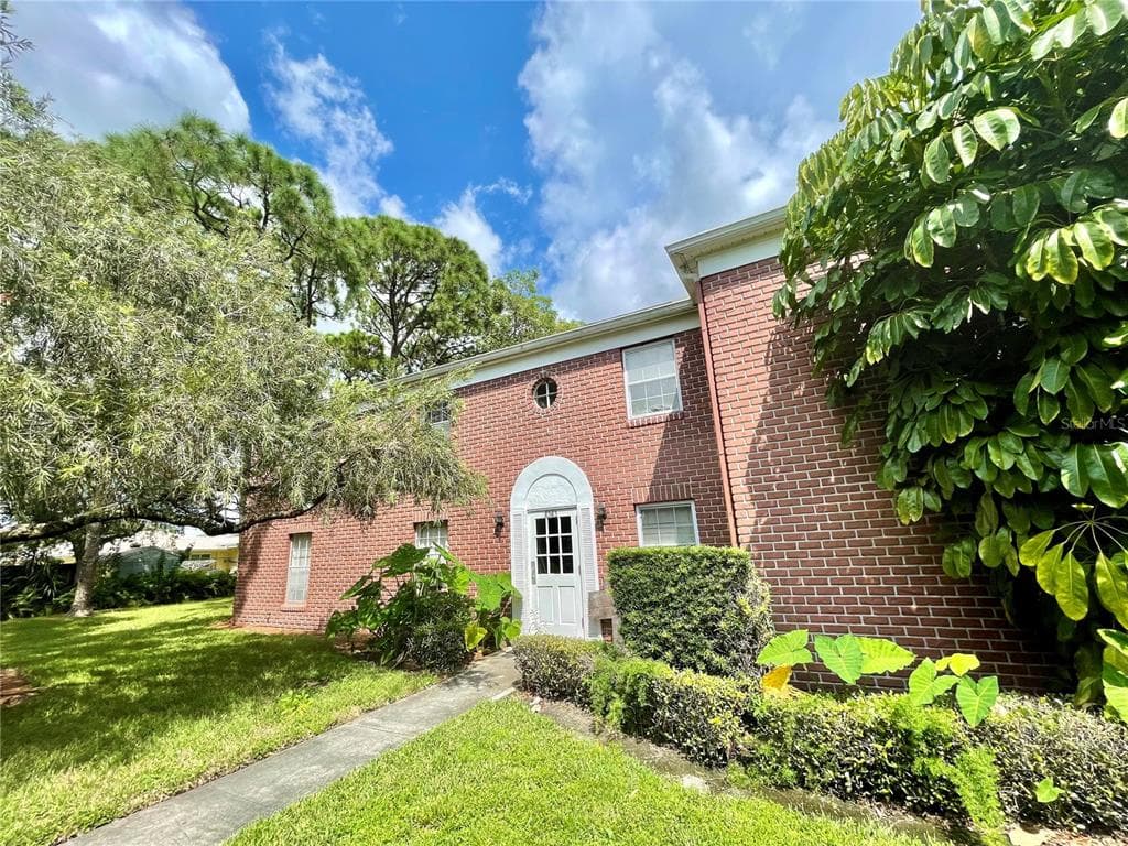 8585 12TH WAY N UNIT A ST PETERSBURG, FL 33702