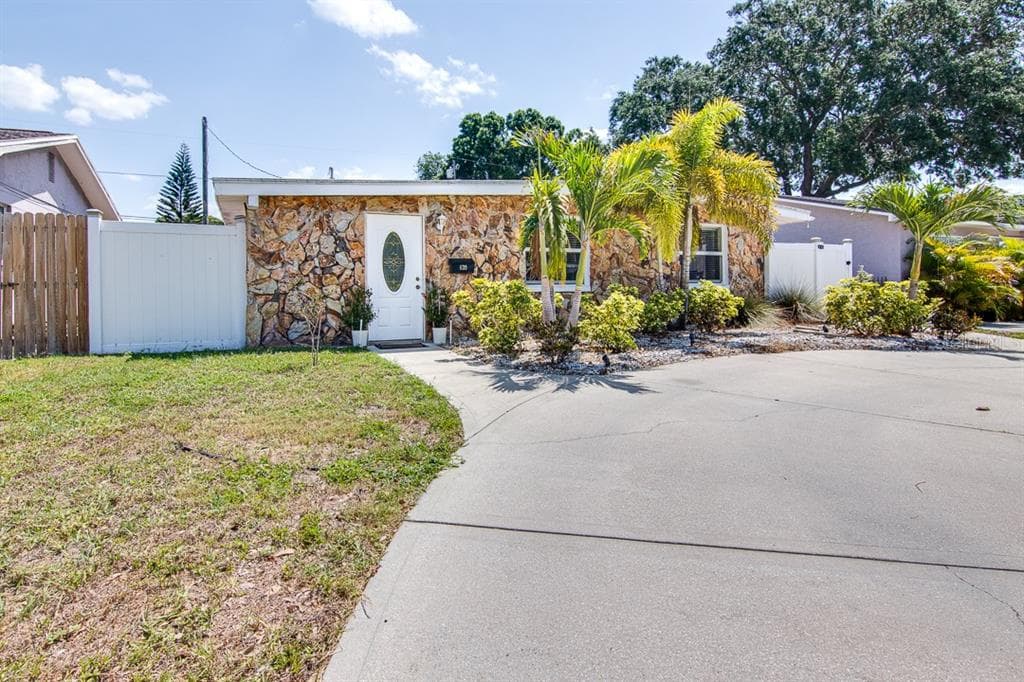 639 NORTHWEST BOULEVARD N ST PETERSBURG, FL 33702