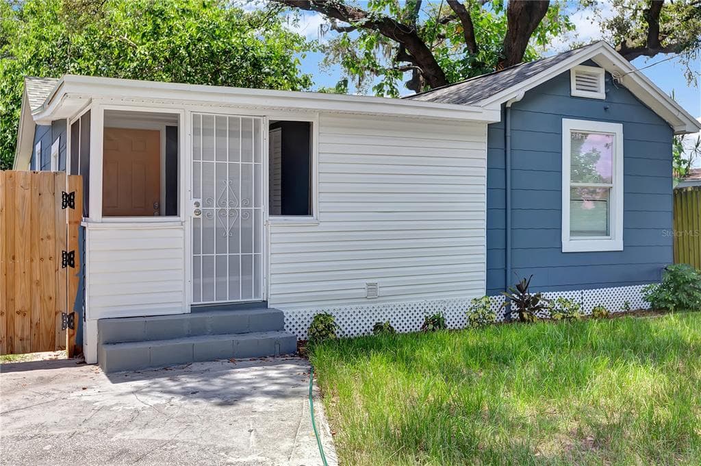 8920 N ASHLEY STREET TAMPA, FL 33604
