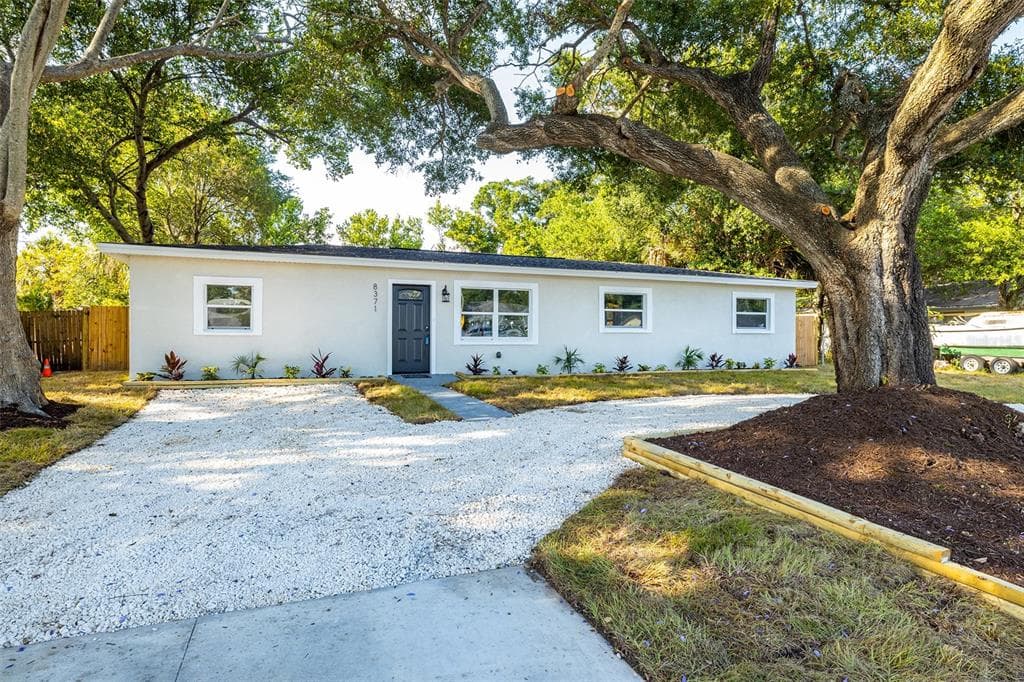 8371 JACARANDA AVENUE SEMINOLE, FL 33777