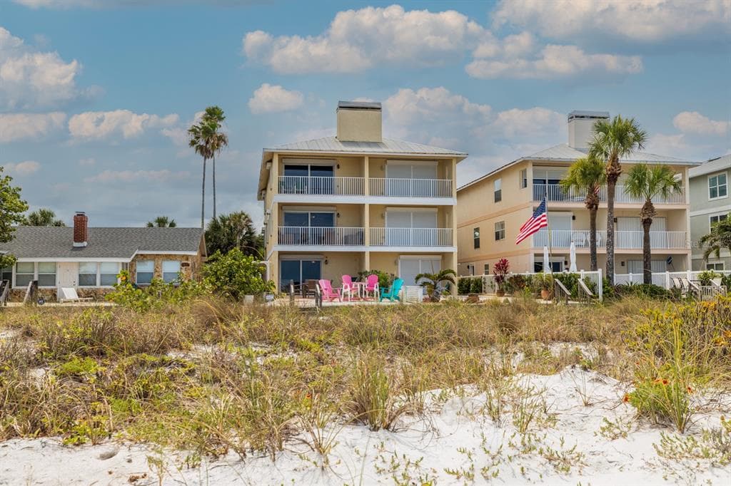 2006 BEACH TRAIL UNIT B INDIAN ROCKS BEACH, FL 33785