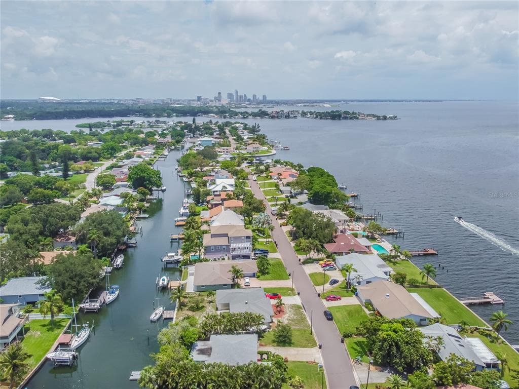 3961 COQUINA KEY DRIVE SE ST PETERSBURG, FL 33705