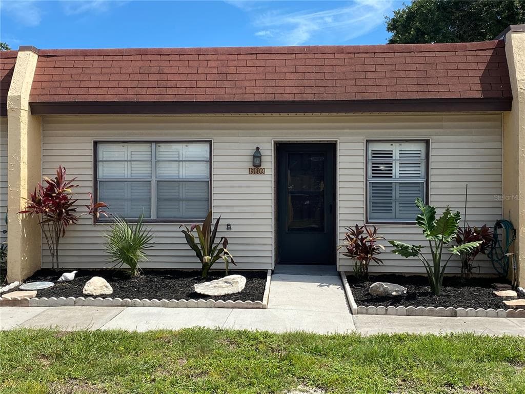 13809 MISSION OAKS BOULEVARD SEMINOLE, FL 33776