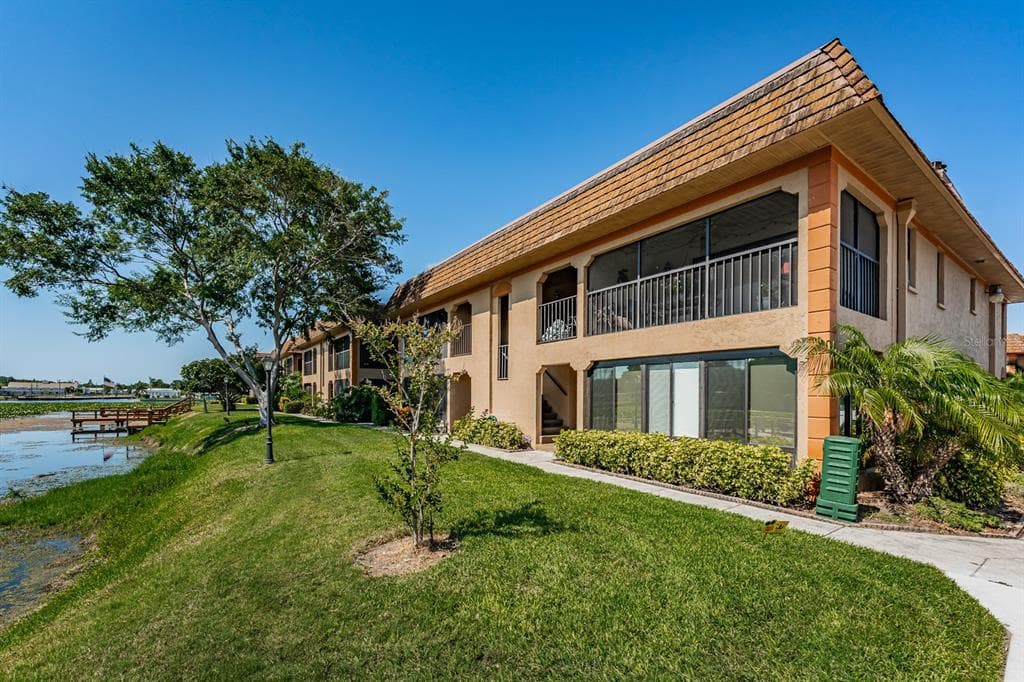 10192 SEMINOLE ISLAND DRIVE LARGO, FL 33773
