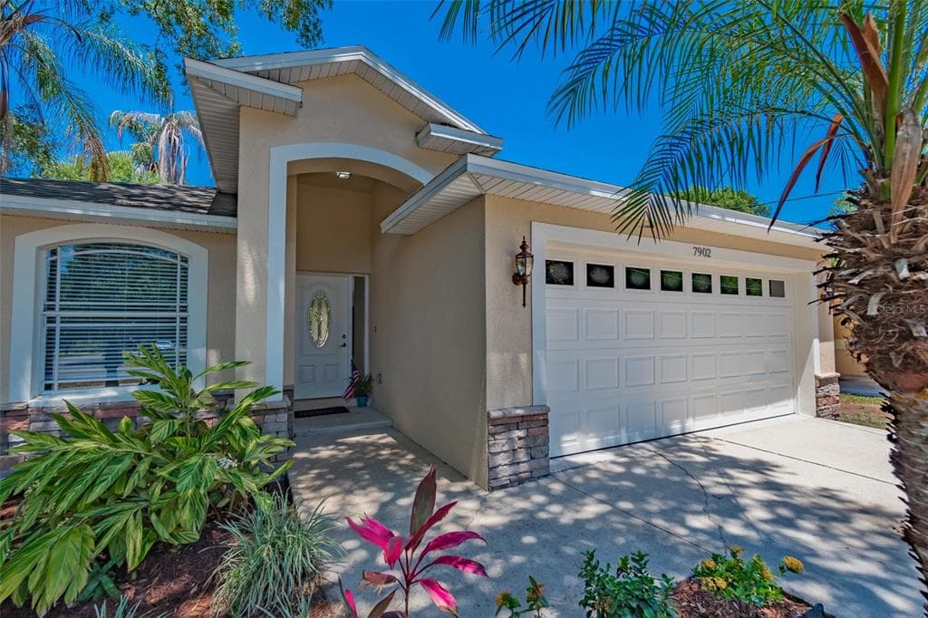 7902 N BOULEVARD TAMPA, FL 33604