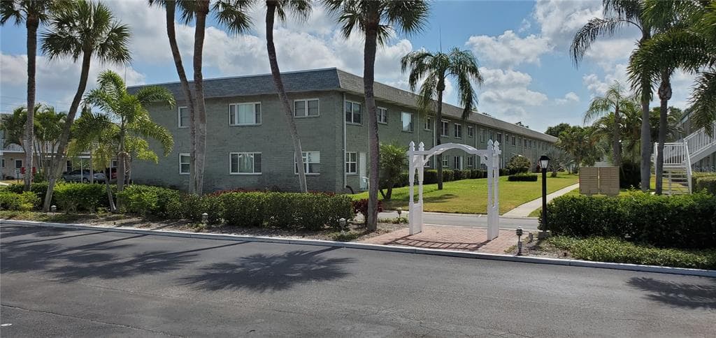 5287 81ST STREET N UNIT 22 ST PETERSBURG, FL 33709