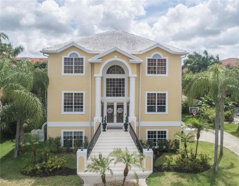 6223 PASADENA POINT BOULEVARD S GULFPORT, FL 33707