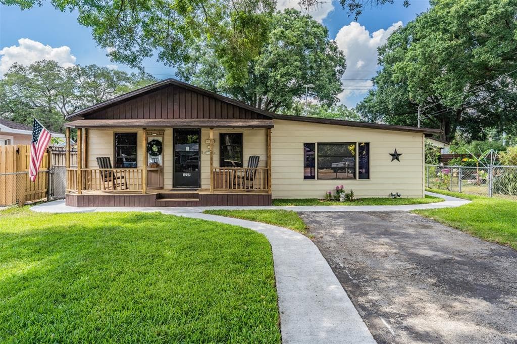 1707 W WILDWOOD COURT TAMPA, FL 33604