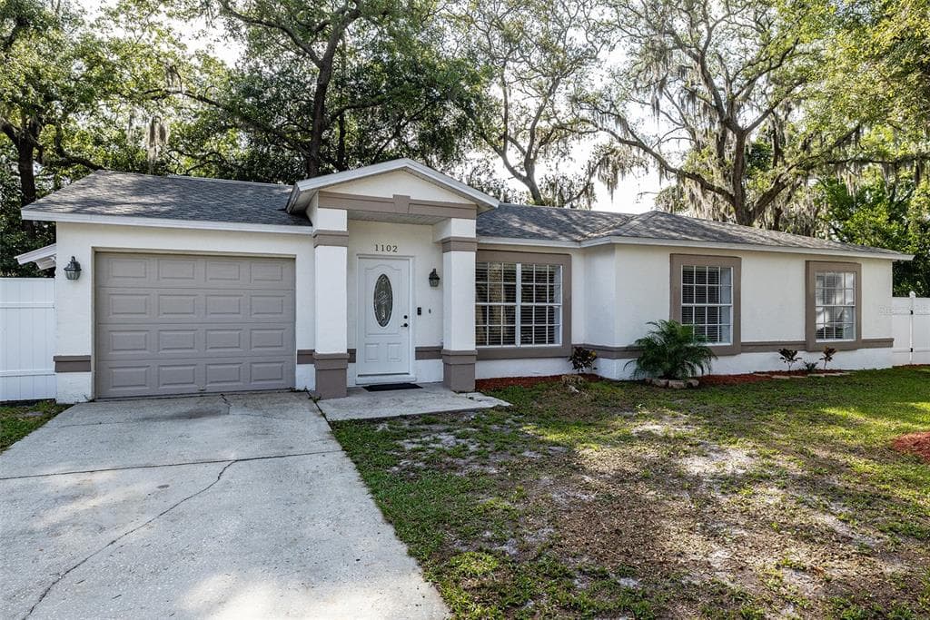 1102 ARBOLEDA COURT
