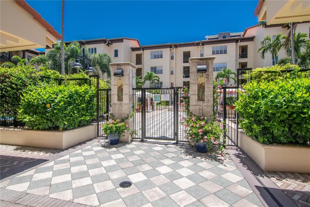 100 4TH AVENUE S UNIT 302 ST PETERSBURG, FL 33701