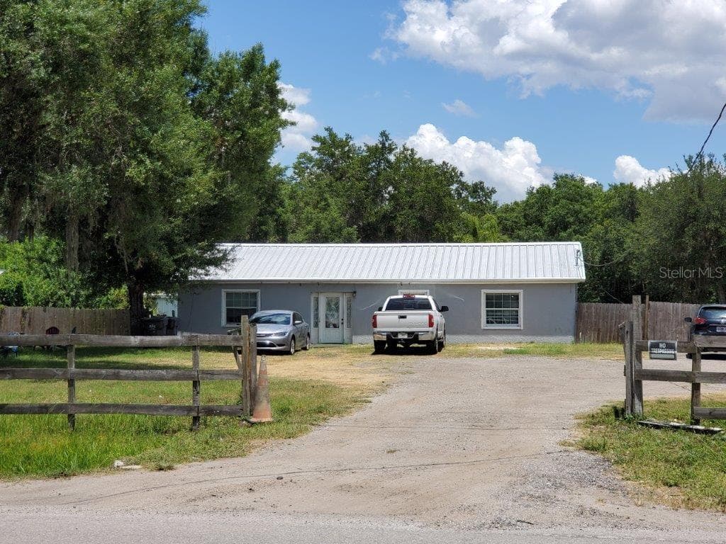 2404 W LAKE DRIVE WIMAUMA, FL 33598