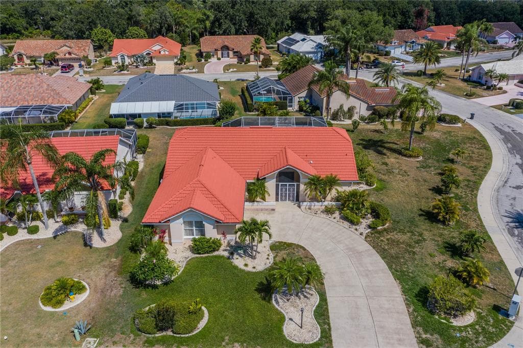 605 DEEP LAKE LANE SUN CITY CENTER, FL 33573