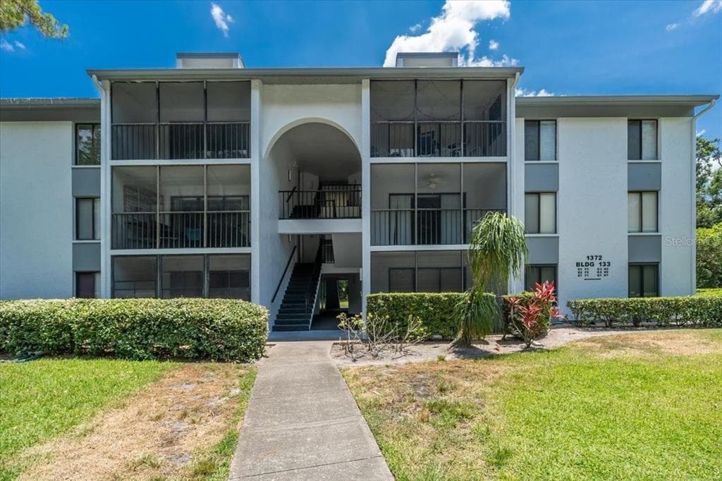 1372 PINE RIDGE CIRCLE E UNIT G2 TARPON SPRINGS, FL 34688