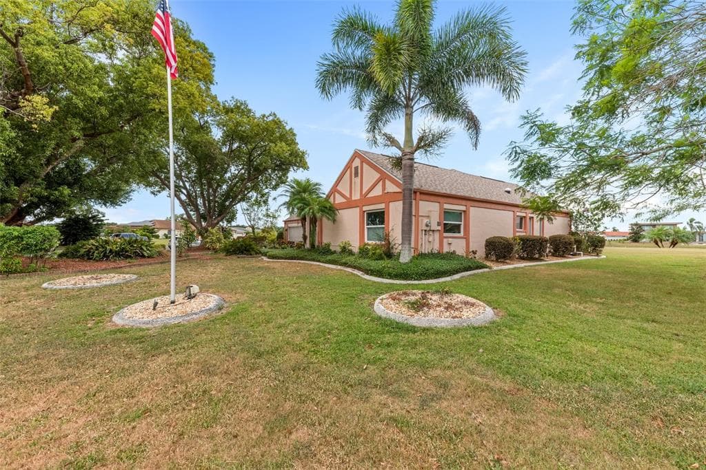 414 BLACKHAWK CIRCLE SUN CITY CENTER, FL 33573