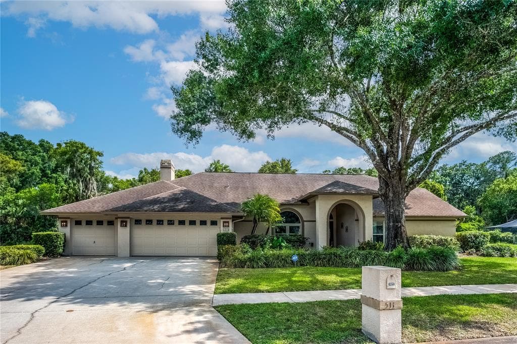 511 SURREY LANE LUTZ, FL 33549