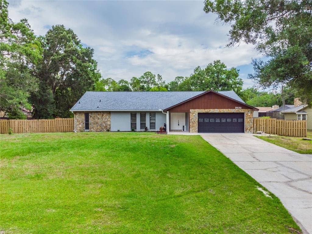 2532 VICTARRA CIRCLE LUTZ, FL 33559