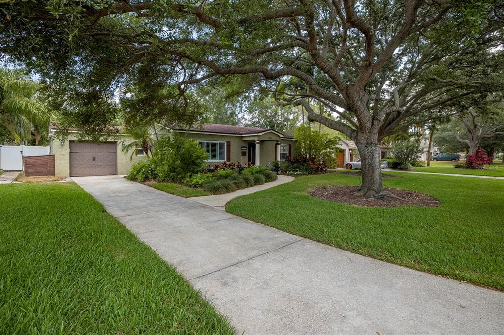 446 RAFAEL BOULEVARD NE ST PETERSBURG, FL 33704