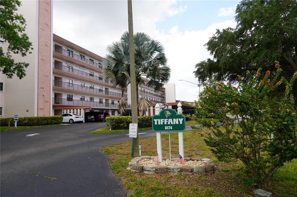 8174 TERRACE GARDEN DRIVE N UNIT 202 ST PETERSBURG, FL 33709