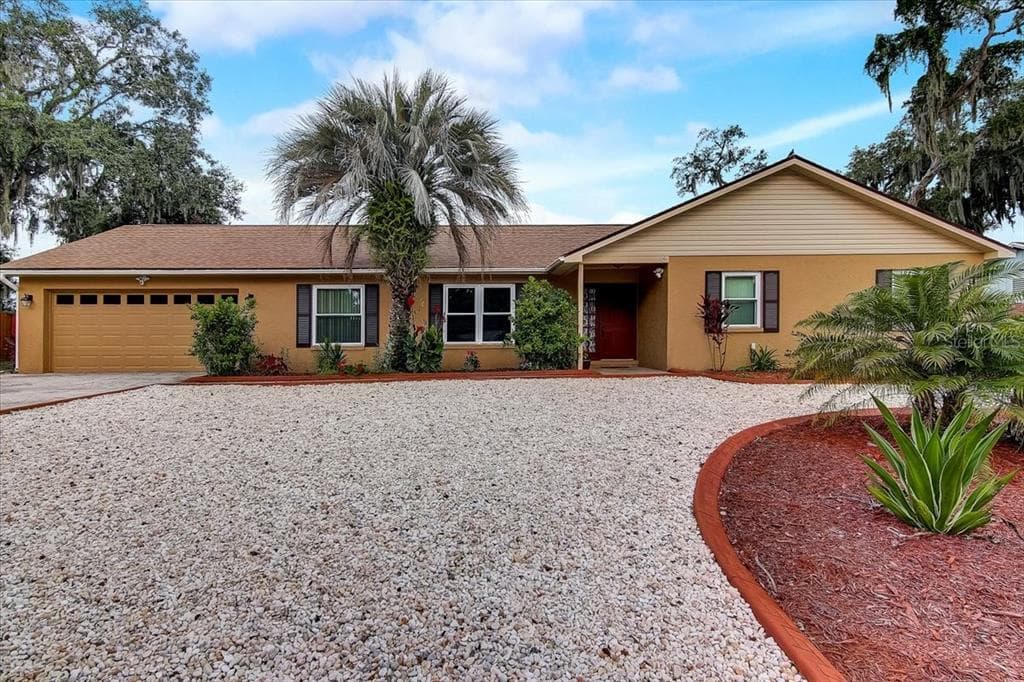 2407 STONEHILL AVENUE VALRICO, FL 33594