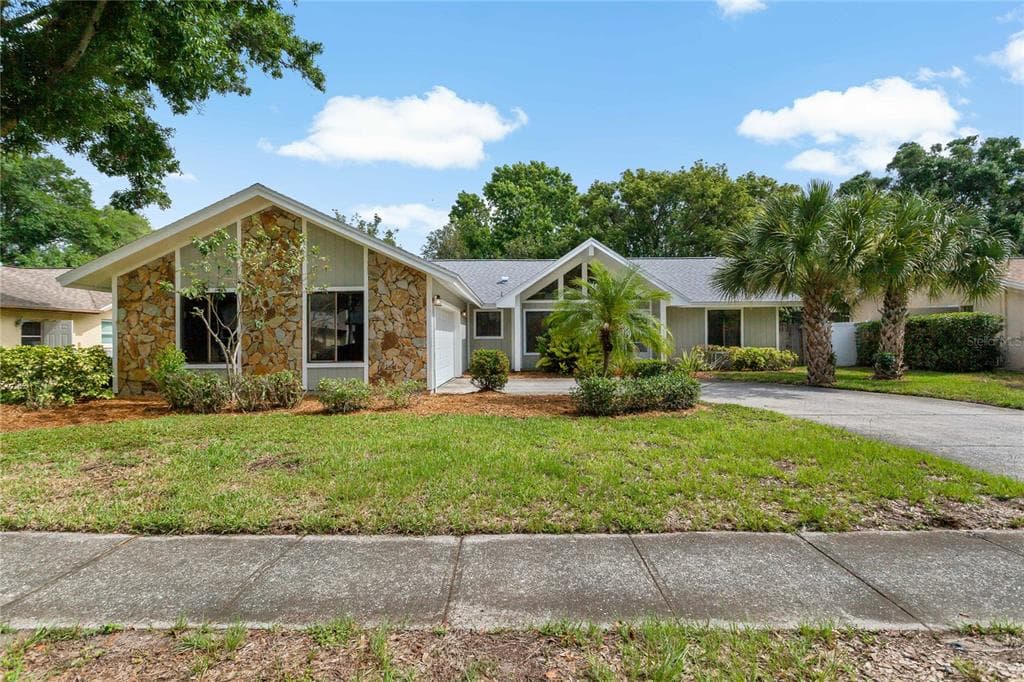 2981 VALENCIA LANE E PALM HARBOR, FL 34684