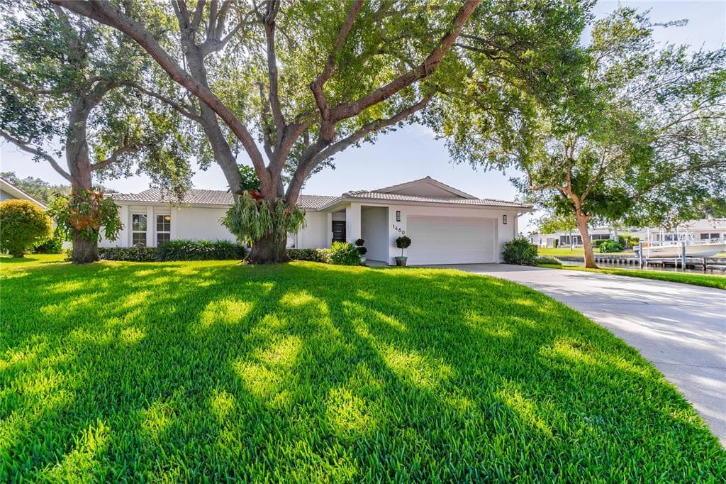 1480 49TH AVENUE NE ST PETERSBURG, FL 33703