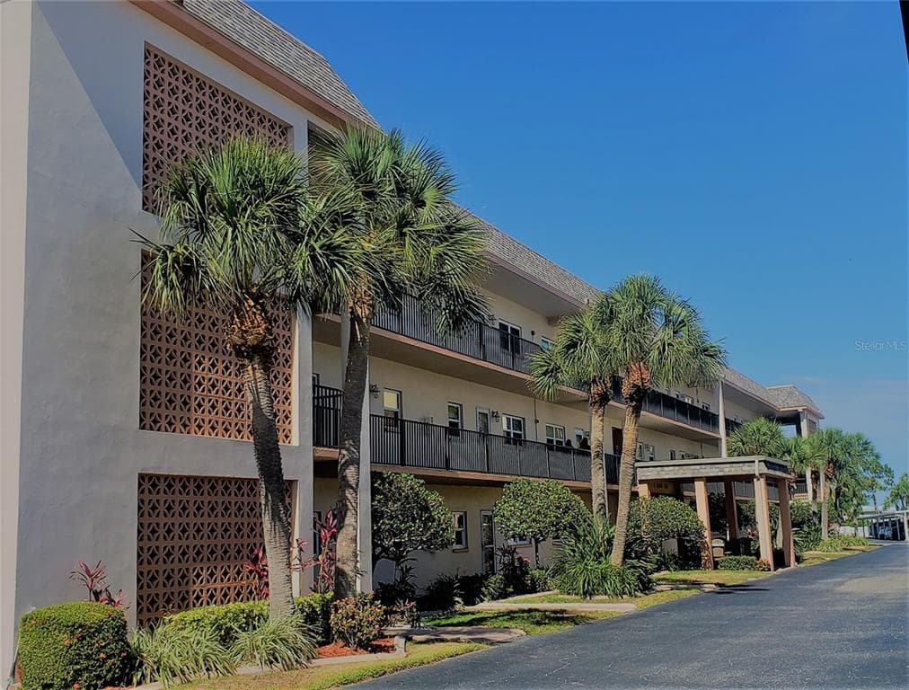8 GLENCOE PLACE UNIT 201 DUNEDIN, FL 34698