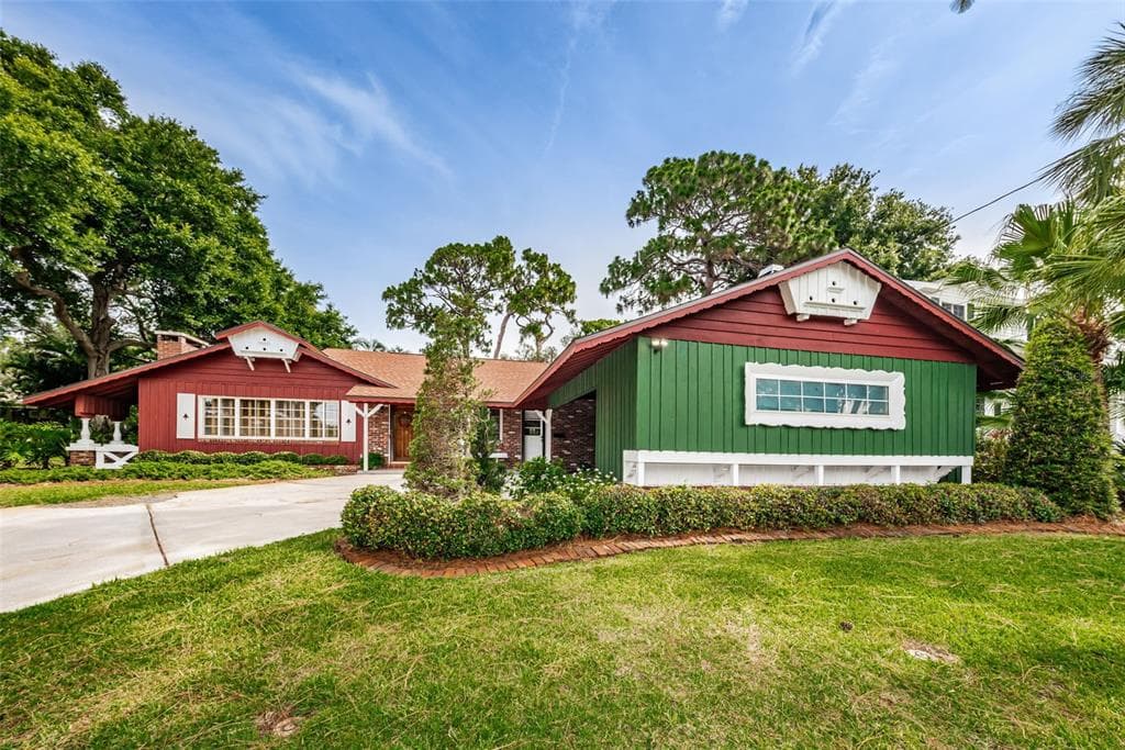 65 INNESS DRIVE TARPON SPRINGS, FL 34689