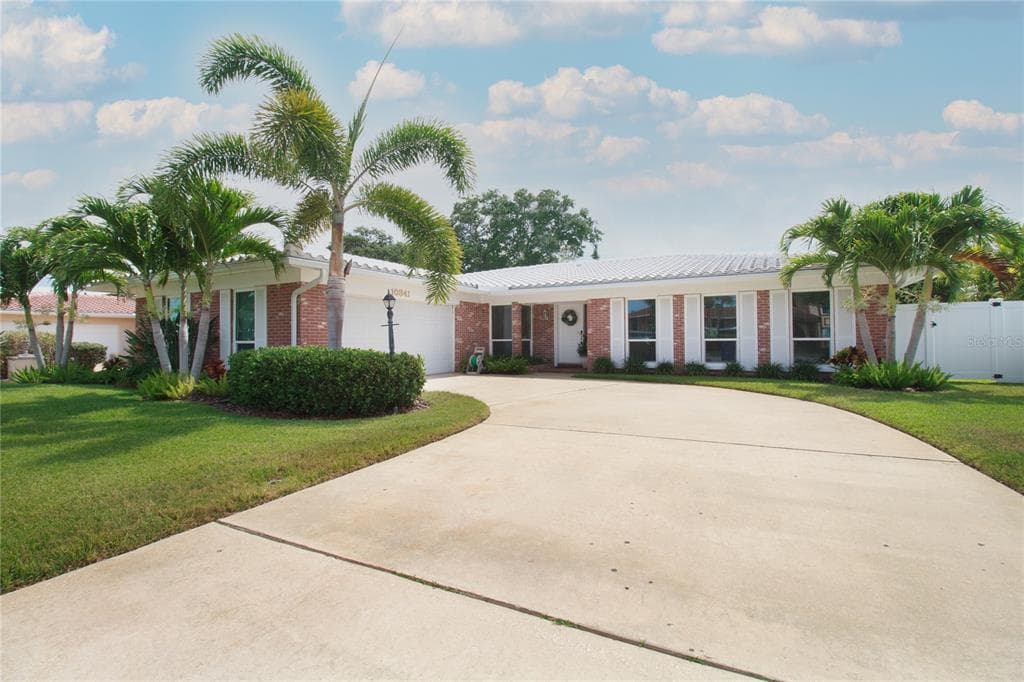 10341 IMPERIAL POINT DRIVE W LARGO, FL 33774