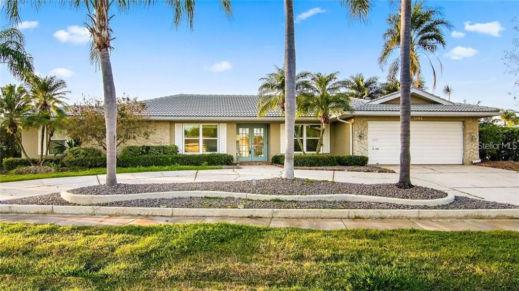 1785 72ND AVENUE NE ST PETERSBURG, FL 33702