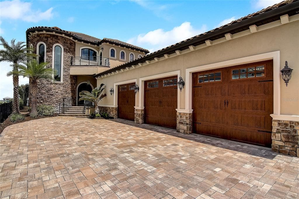 6614 SURFSIDE BOULEVARD APOLLO BEACH, FL 33572