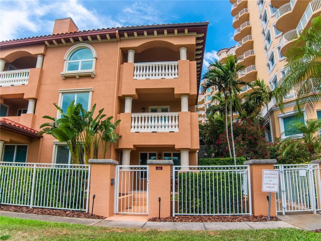 595 5TH AVENUE NE ST PETERSBURG, FL 33701