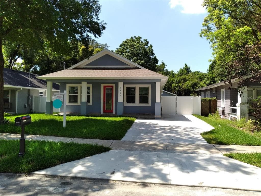 1317 E GIDDENS AVENUE TAMPA, FL 33603