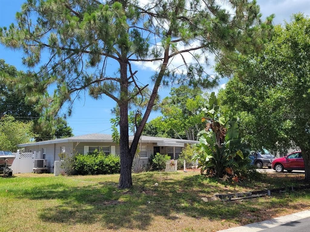 1035 MADISON STREET LARGO, FL 33770